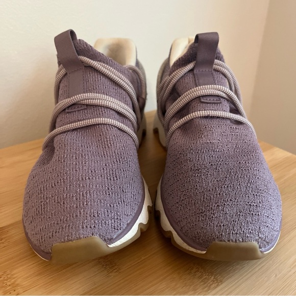 Sorel Women’s Mauve And Grey Kinetic Lace Up Sneakers Size 8.5 - Picture 3 of 8